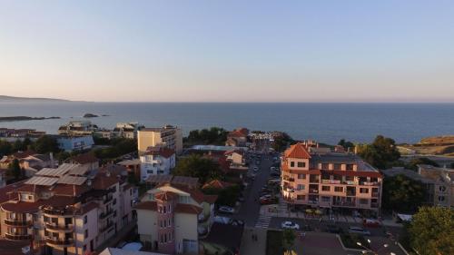 Red Hotel - image 10