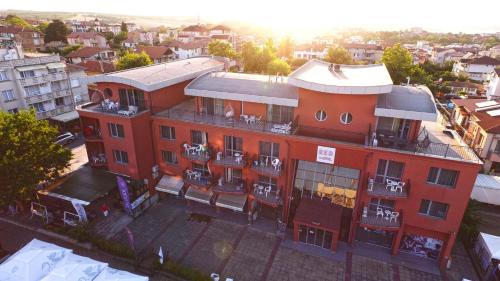 Red Hotel - image 5