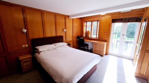 Farnham House Hotel - image 4