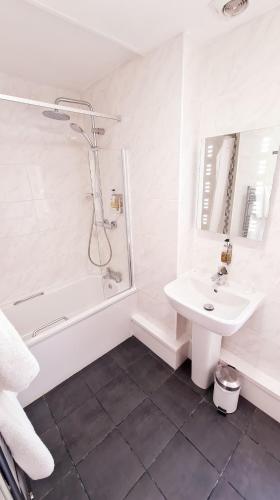 Farnham House Hotel - image 10