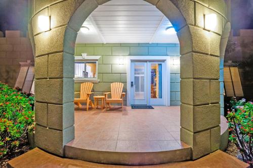 Castle Guesthouse by Grand Cayman Villas