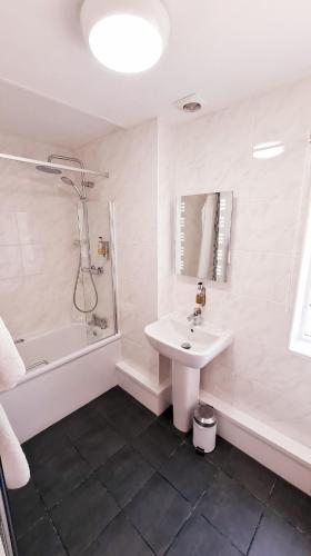 Farnham House Hotel - image 11