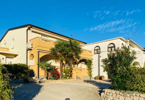  Apartments Anna II, Unterkunft in Baška