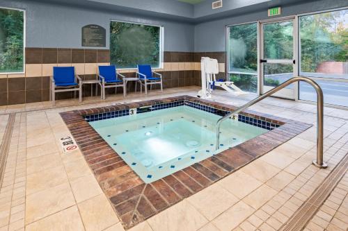 Holiday Inn Express Hotel & Suites Marysville, an IHG Hotel