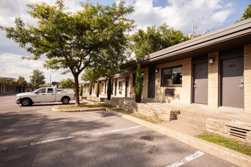 المنظر الخارجي, Motel Newstar Laval in Laval