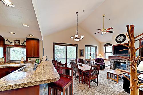 Main Street Junction in วอริเออร์ มาร์ค