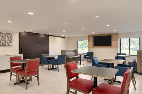 Holiday Inn Express - Plattsburgh an IHG Hotel - image 9