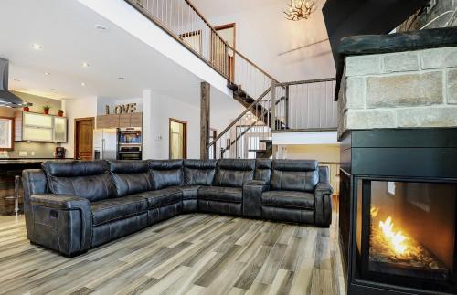 Chalet 30 Chemin des Skieurs by Chalets Alpins in Stoneham (QC)