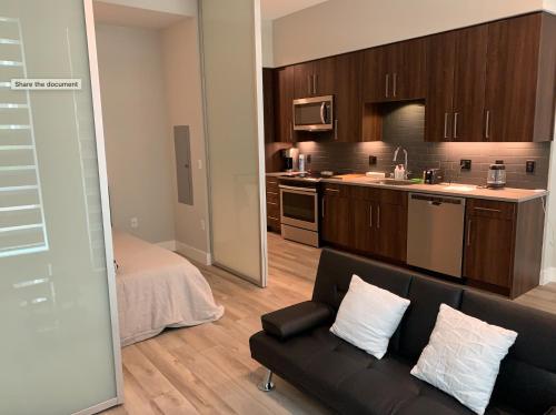 Palo Alto Luxury 1bd 1bth Apartment with Pool and Amenities - image 2