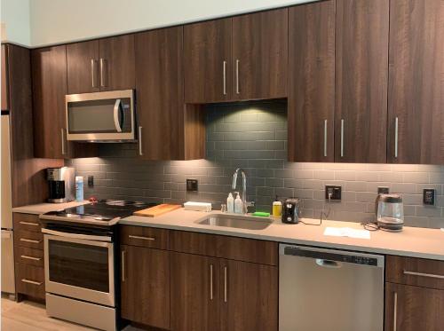 Palo Alto Luxury 1bd 1bth Apartment with Pool and Amenities - image 3