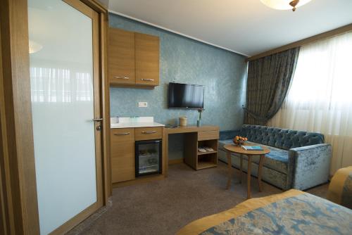 Cumbali Suite Hotel - image 3