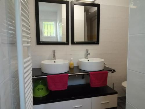 Vannas istaba, Studio indépendant 40m² avec jardin privé (Studio independant 40m² avec jardin prive) in Hauteville Lompnes
