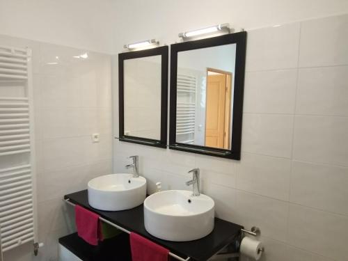 Vannas istaba, Studio indépendant 40m² avec jardin privé (Studio independant 40m² avec jardin prive) in Hauteville Lompnes