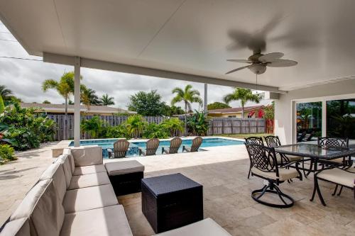 Private heated pool , resort style home , minutes from the beach photo 1