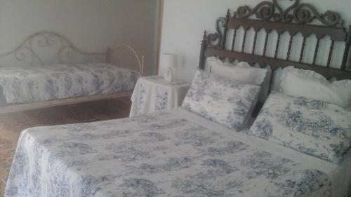 1 king bed, 1 twin bed
