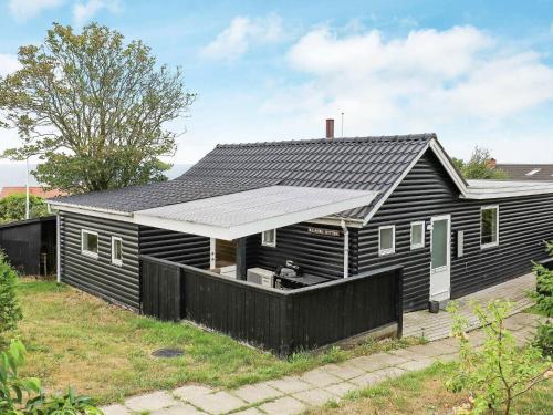 . Luxurious Holiday Home in Esbjerg with Sea nearby