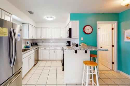 Pelican Bay 34 - main image