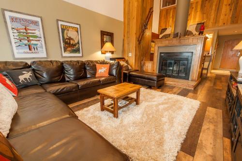 Pines by Summit County Mountain Retreats