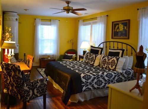 King Room with Bath Tub - The Dandelion