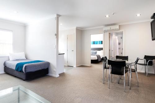 Beach Street Motel Apartments Fitzroy Beach Motel is conveniently located in the popular Fitzroy area. The property offers guests a range of services and amenities designed to provide comfort and convenience. All the necessary fac