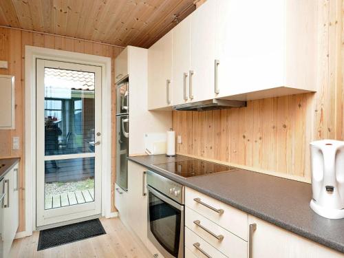 Three-Bedroom Holiday home in Ulfborg 13 - image 3