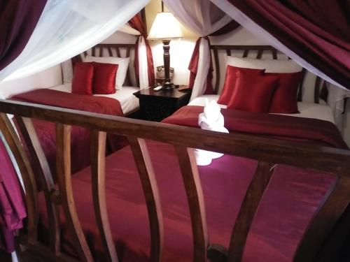 Tri Yaan Na Ros Colonial House Hotel