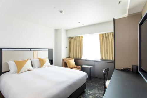 Cross Floor Double Room with Club Lounge Access - Non-Smoking