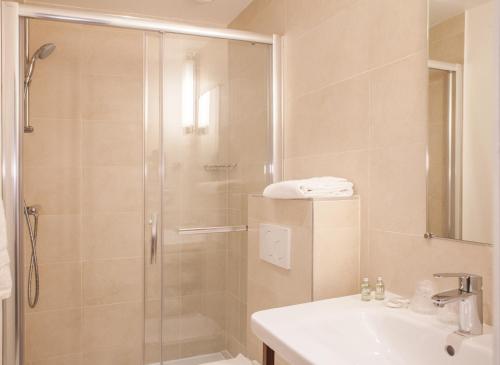 Comfort Hotel Sixteen