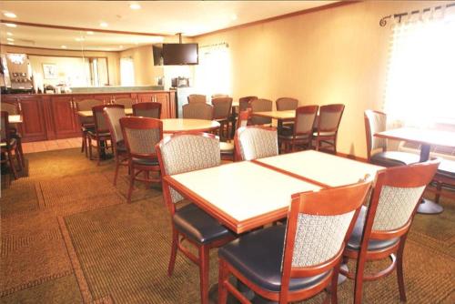 La Quinta Inn & Suites by Wyndham Detroit Southgate