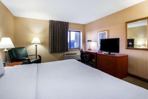 La Quinta Inn & Suites by Wyndham Detroit Southgate