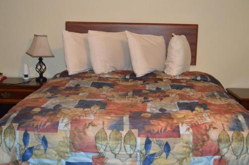 Purple Sage Motel Purple Sage Motel is conveniently located in the popular Snyder area. The hotel has everything you need for a comfortable stay. 24-hour front desk, facilities for disabled guests, luggage storage, bus