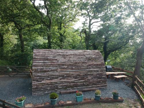 Owl Hut Cosy Ensuite Pod Snowdonia Coast Sleeps 2 in Arthog