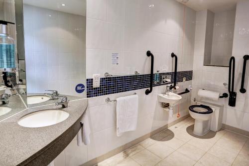 Holiday Inn Express Leeds City Centre - Armouries an IHG Hotel - image 7