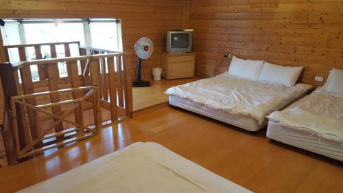 3 queen beds
