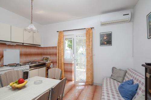 Apartments near beach Babic, Split (Foto 3)