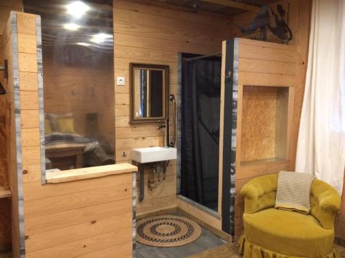 LA BRASSERIE Charmante chambre atypique dans maison bois BBC