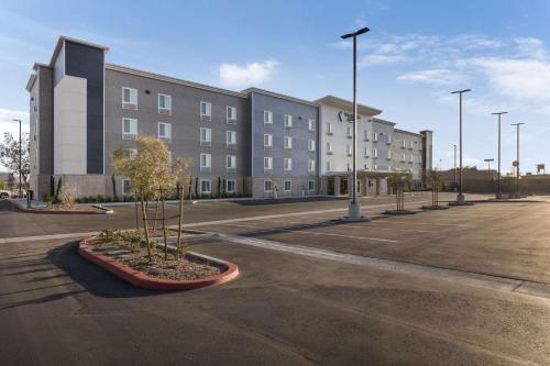 WoodSpring Suites Colton in Colton, USA