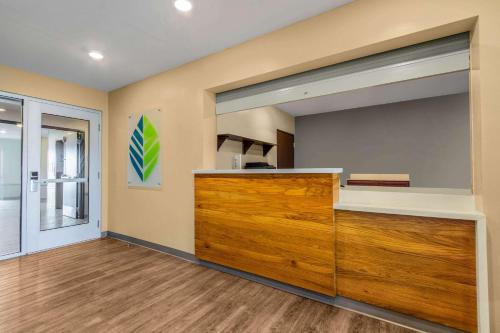 WoodSpring Suites Miramar - image 7