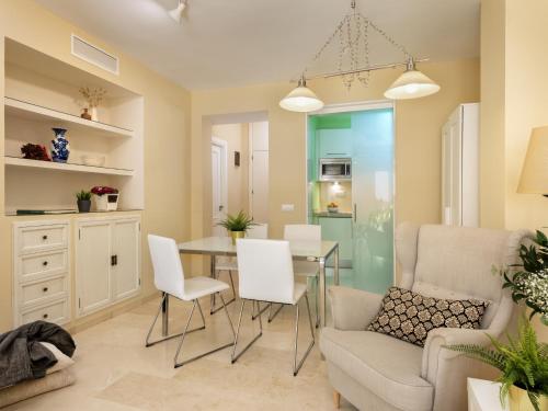  Misterhost San Bernardo Jardines de Murillo in Sevilla