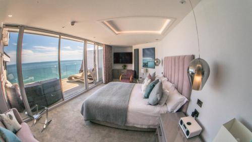 Deluxe Suite with Sea View