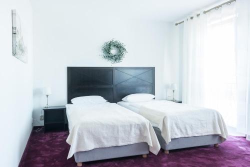 1 double bed, 2 twin beds