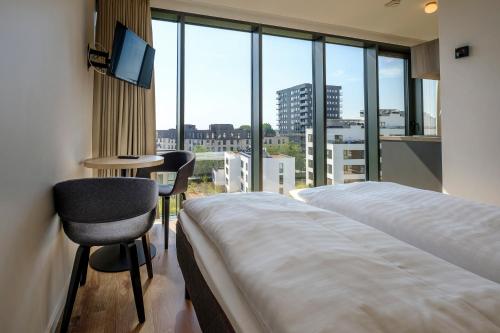 Go Hotel City Apartments - main image