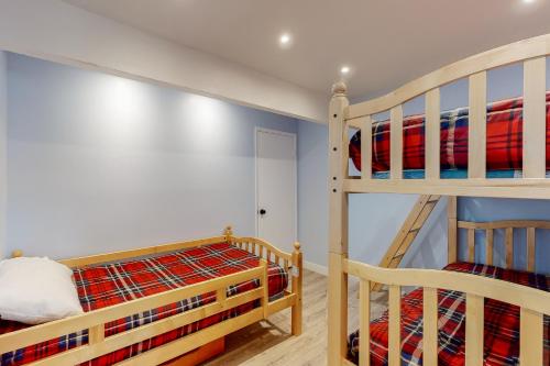 Mammoth Ski & Racquet 93K Mammoth Ski & Racquet 93K