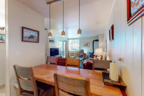 Life at the lodge - image 14