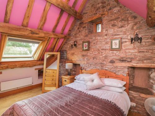 Pentre Barn - image 13