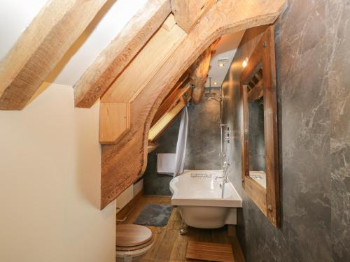 Pentre Barn - image 8