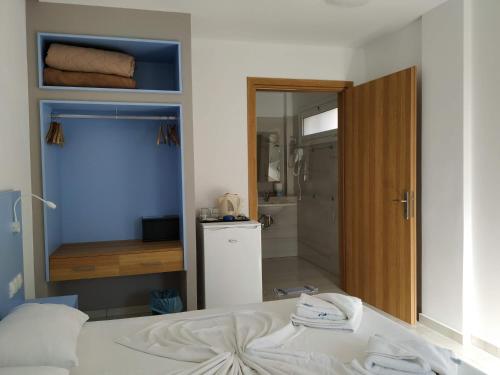 Avra Beach Hotel - image 2