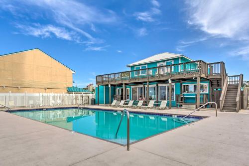 Cozy Resort Townhome with Pool Access, Walk to Beach