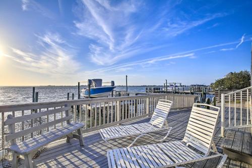 Bayfront Palmetto Retreat with Pool, Spa and Dock! in Palmetto, USA