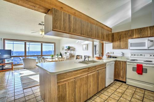 Bayfront Palmetto Retreat with Pool, Spa and Dock! in Palmetto, USA